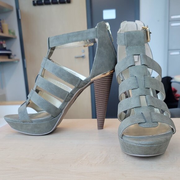 Guess Gladiator Heels - Picture 1 of 8